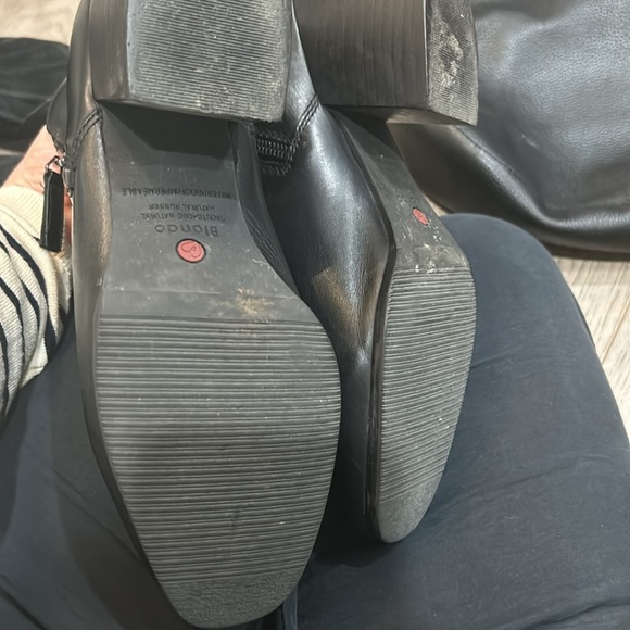 Blonde boots. Size 7 1/2. - Picture 4 of 4